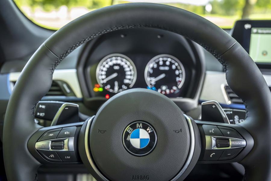Панель приборов BMW X1 xDrive25i M Sport (F48) 2019 года  (WW) (фото 96 из 112)
